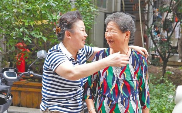 华夏理财 七旬“刘姐姐”玩转网络不言退